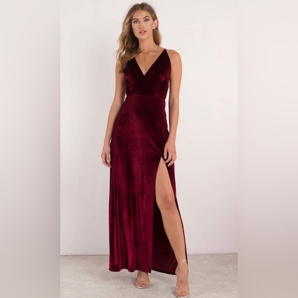 NEW! TJ) Burgundy Velvet Maxi Gown Tie Back SZ M - Picture 1 of 10